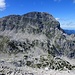 nochmal ein Blick auf das Breithorn, unten mit der Hütte. Morgen werde ich die Wand unschwierig über das Band oberhalb des Schotterbandes in der Bildmitte zum Mitterhorn durchqueren.