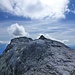 an der höchsten Stelle ein Steinmann, hinter mir befindet sich das Gipfelkreuz, das gegenüberliegende Große Reifhorn besitzt kein Gipfelkreuz