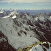 Gipfelpanorama nach SW zu den berühmten Lauterbrunner N-Wänden von Äbeni Flue bis Tschingelhorn. Darüber links Lötschentaler Breithorn und Bietschhorn und am Horizont Matter- und Weisshorn sowie Dent d'Hérens und Dent Blanche, rechts das Massif du Mont Blanc