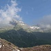 Von der Bergstation der Seilbahn ist das Tagesziel noch nicht sichtbar, von dem Gratrücken, den man nach gut 20 Minuten erreicht, umso schöner...