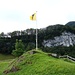 Urner Flagge in der Nähe der Talstation der Seilbahn Brunni - Weid.