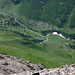 Tiefblick zu Alp Viglia fast 1000 m tiefer.