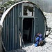 Die gut getarnte und bestens eingerichtete Biwakhütte "Philippe Morel" in der Sätteliteufi. Sie befindet sich auf etwa 2270m und dient eigentlich als Stützpunkt von Höhlenforschern.