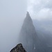 Sicht vom Chli Fess (2875 m) zum wenig höheren, kaum hundert Meter entfernten Gipfel des Bös Fess (2881 m).