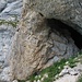 Die Höhle mit dem Durchgang
