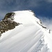 Standort Rottalsattel 3885m - man quert links zu den Felsen und steigt diesen entlang hoch zum Gipfel der Jungfrau 4158m