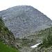 links der Felsnase liegt der Seeleinsee, rechts geht es zum Hochgschirrsattel, aus dem der Zustieg zum Kahlersberg erfolgt