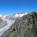 Unterwegs auf dem Bettmergrat, immer mit schönen Blicken auf den Grossen Aletschgletscher