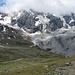 Beim Abstieg zur Schaubachhütte reißt das Wolkengebräu ein bißchen auf. Am linken Bildrand die Eisseespitze mit ihrem Nordwestgrat, den ich anschließend via Stecknersteig erklommen habe.