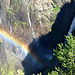 Etwas weiter: Regenbogen am bekannten Vøringsfossen