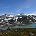 Gletscher-blaue Seen am Fuss des Raudeggi