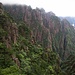 Blick hinunter in den Canyon, der vom Xihai-Hotel nach Westen abfällt. Aufnahme vom Paiyun Pavillon (排云亭).