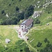 dalla cresta del sentiero estivo : zoom sul Rifugio Bietti 