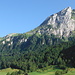 From the western end of Klöntalersee, the mountain Ochsenchopf looks particularly impressive, and it's hard to believe that the summit can be reached on a T4 hike.