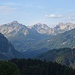 Morgendlicher Blick zu den Gipfeln ums Warmatsgundtal.
