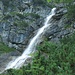 Zu diesem Wasserfall führt ein Pfad, der vom Hüttenweg auf ca. 1580m abzweigt