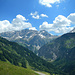 Blick von der Unteren Iscarneyalpe zum eindrucksvollen Talschluss des Großen Walsertals.