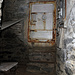 Niche radio, porte blindée et embrasure pour fusil-mitrailleur.
