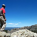 Ausblick vom Little Devil's Tower auf das Ziel der heutigen Tour: Black Elk Peak (2207m) mit dem ehem. Feuerwachturm.