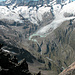 Aussicht vom S-Gipfel u.a. zu Finsteraar- sowie Lauteraar- und Schreckhorn über dem zurückgegegangenen Gauligletscher, an dessen Zungenspitze sich nach dem Hitzesommer 2003 bereits ein grösserer Gletschersee gebildet hat