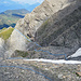 die blaue Linie ist der Wanderweg in der Westflanke des Piz Beverin