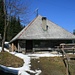 schön gelegen, die Hütte des Alpenclubs Littau auf Gummli