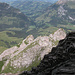 Blick zurück vom 7. zurück auf die unteren Zacken, darüber Schibegütsch (rechts) und die Marbachegg (Mitte)