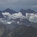 Berge über dem Stubaier Gletscher im Zoom