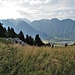 In basso la valle dell'Isonzo con la frazione di Ćezsoća.