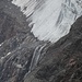 Ein Wasserfall des oberen Teils des Übeltalferners. Ich frage mich, wie ich 1998 mit Ski auf die Sonklarspitze gekommen bin! Dieser obere Gletscher muss damals mit dem unterhalb gelegenen Übeltalferner verbunden gewesen sein.