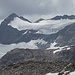 Als ich eine Skitour Mitte Juli 1997 auf die Sonklarspitze machte, muss der hier sichtbare obere Gletscher mit dem unteren verbunden gewesen sein! (ich kann mich nur daran erinnern, dass die Sonklarspitze im Nebel war)