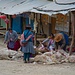 In Tinqui werden die Lamas auf der Straße geschlachtet und verarbeitet.