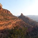Colori dell'alba nella parte intermedia del canyon, caratterizzato dalle rocce rosse.
