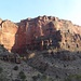 La parte alta del canyon precipita in grandi pareti verticali