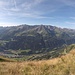 <b>Veduta dal Passo Scimfüss sul Motto Bartola (1527 m), 700 m più in basso, e su Airolo (1175 m).</b>