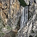 Un po' di zoom per apprezzare meglio il salto di 106 metri della cascata.
