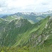 Laufbacher-Eck-Grat mit -Weg, das Nebelhorngebiet ist schon weit entfernt.