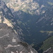 Triglav - Tiefblick am Gipfel ins ca. 2.200 m tiefer gelegene Trenta.