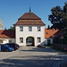 Ortseinfahrt Rottenbuch, das Zentrum des Dorfes bildet die große Klosteranlage