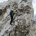 Wagemut in der Schlüsselstelle beim Übergang zur Kaskarspitze. Hier kann man eventuell einen IIIer vergeben. Ich bin lieber etwas luftiger dafür mit festem Fels nach Norden abgeklettert, anstatt in dem Gebrösel.