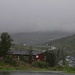 Von Abisko schlängelt sich die Strasse nur in wenige Kurven den Berg hinauf und schon erreicht man die Grenze zu Norwegen.