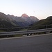 Erster Blick von der Albulapassstraße auf den Piz Ela am frühen Morgen.