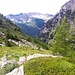 Il sentiero che scende dall'Alpe Piotta a Soregn e infine a Fontané