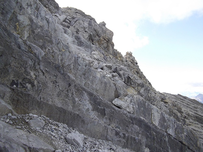 Schwachstelle einer kleineren Schichtstufe. Fotos