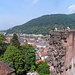 Das Bauwerk entstand ursprünglich als wehrhafte Burg an strategisch günstiger Lage oberhalb einer Verengung des Neckartals. 