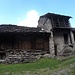 <b>Dandrio custodisce alcuni edifici di legno risalenti al Trecento: essi costituiscono un vero e proprio tesoro archeologico vivente; sono le abitazioni di legno più antiche del Ticino</b>