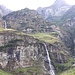 <b>Ad est dell’agglomerato il Ri della Fürbeda forma una spettacolare cascata: la Cascata di Dandrio.</b>