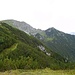 Übergang vom Jochkreuz (2045 m) zum Nederjoch (2142 m). Der hier sichtbare Pfad führt auf der Nordseite des Nederjochs direkt zum Sailenieder<br />