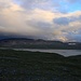 Nach etwa einer Stunde Fahrt von Birtavarre erreichten wir schliesslich den grossen Bergsee Guolasjávri (762m). Im Hintergrund ist das Halti-Massif zu sehen.