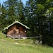 Die Jagdhütte oberhalb des Grissmann-Niederlegers, laut Hinweisschild videoüberwacht.
